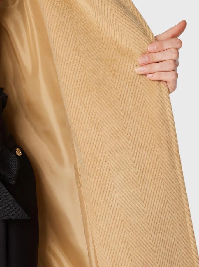 Cappotto lungo Rinascimento donna modello vestaglia camel