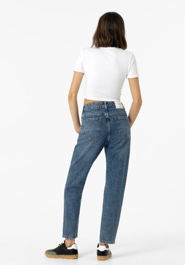tiffosi jeans a vita alta con cinque tasche. chiusura frontale con zip e bottone in metallo. mom - foto 4