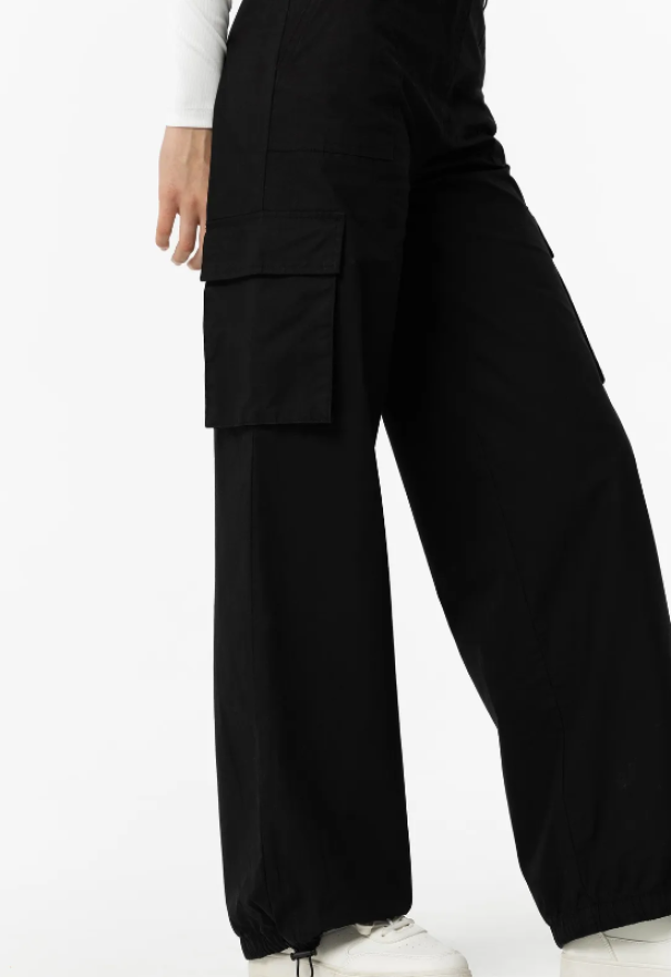 tiffosi pantaloni a vita media con tasche cargo laterali. chiusura frontale con zip e bottone. coulisse regolabile sull'orlo. - foto 2