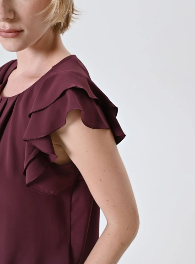 Blusa smanicata in raso con maniche volant Rinascimento