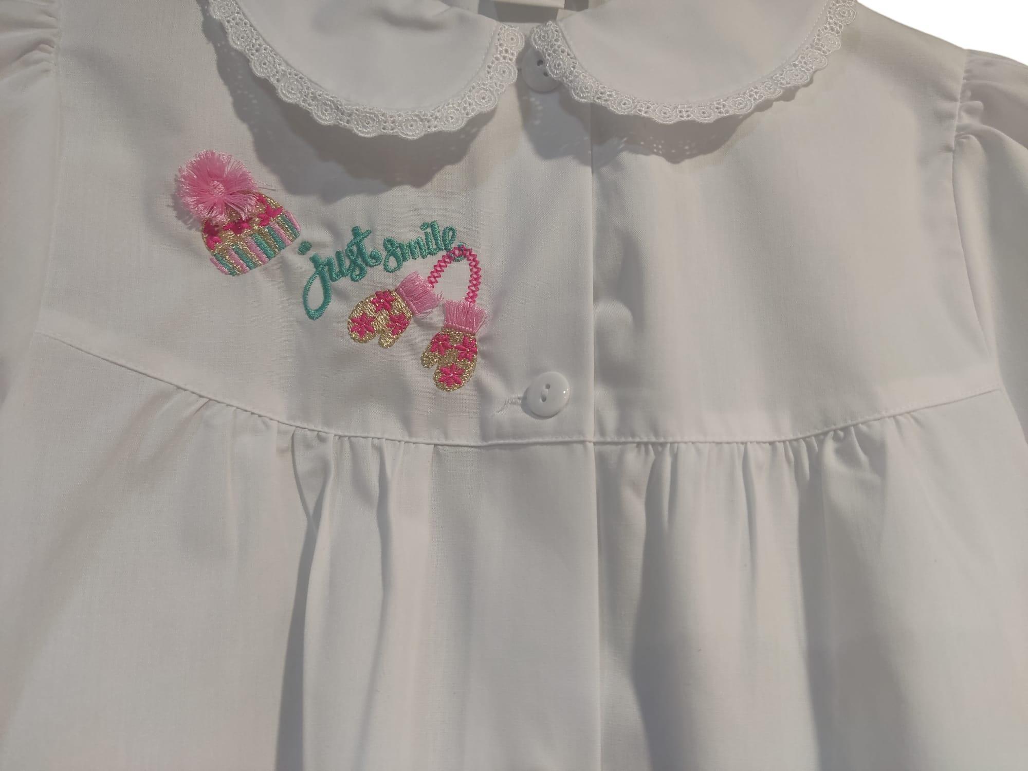 siggi group grembiule gr4368 bianco bimba scuola ricamo just smile bianco - foto 2 siggi group grembiule gr4368 bianco bimba scuola ricamo just smile bianco - foto 2